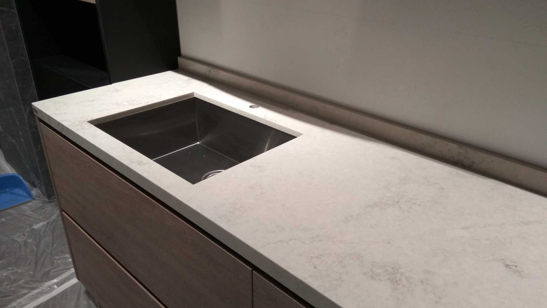 iQuartz Kitchen Top Reviews, Marble Quartz, Hachi Flush Mount Sink